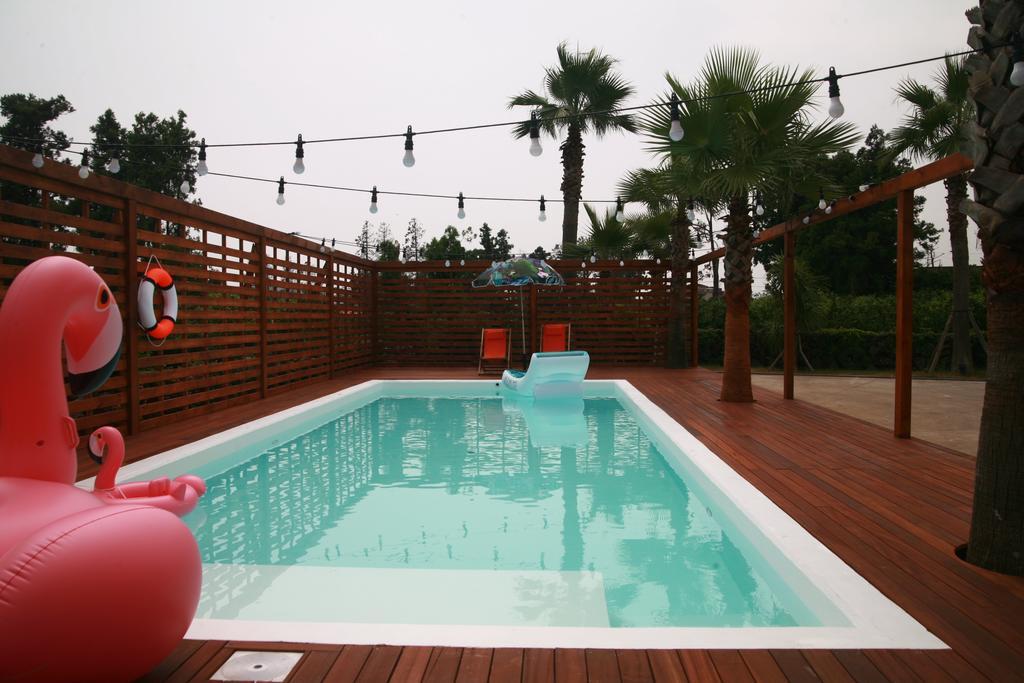 Eridu Cafe N Beds Seogwipo Exterior foto