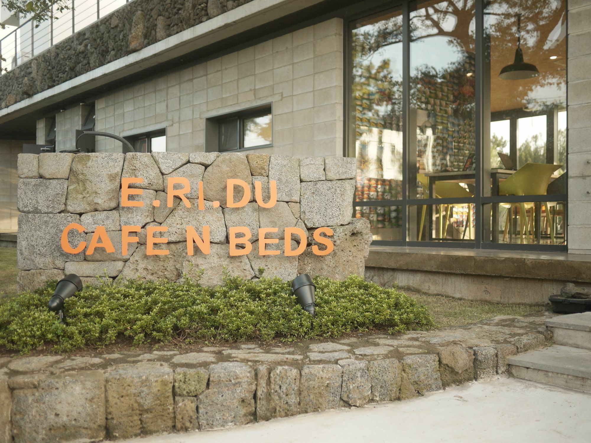 Eridu Cafe N Beds Seogwipo Exterior foto