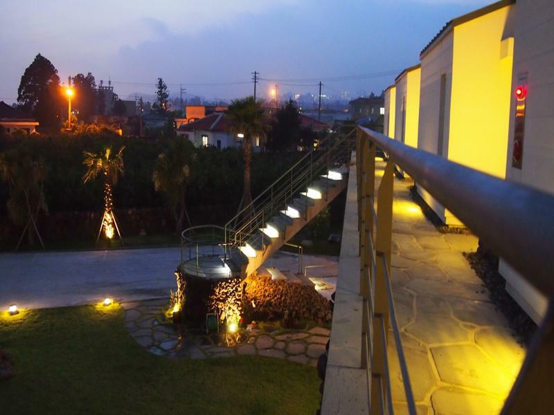 Eridu Cafe N Beds Seogwipo Exterior foto